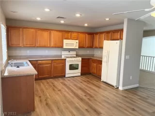 Photo #4: 2410405 Listing 