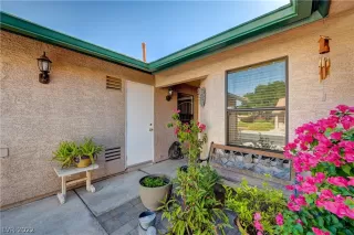 Photo #3: 2410418 Listing