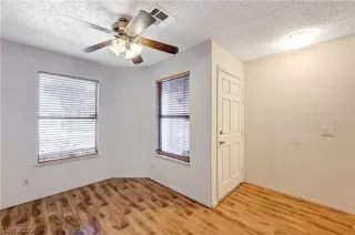 Photo #4: 2410418 Listing