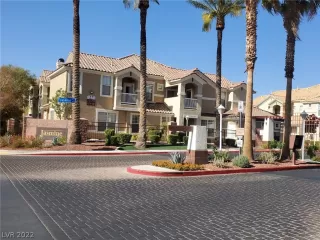 Photo #2: 2410435 Listing 