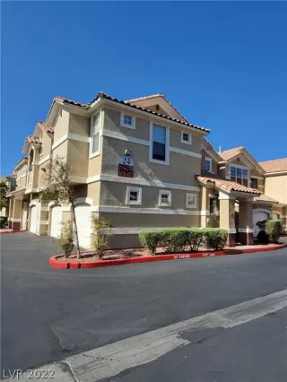 Photo #3: 2410435 Listing 