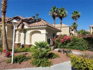 Photo #4: 2410435 Listing 