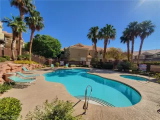 Photo #6: 2410435 Listing 