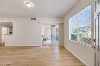 Photo #5: 2410550 Listing 