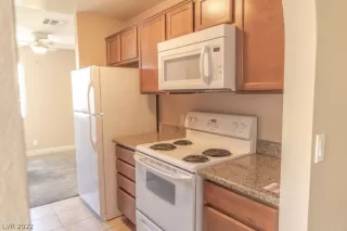 Photo #3: 2410564 Listing 