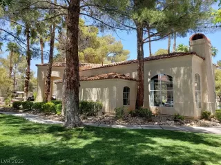 Photo #2: 2410595 Listing