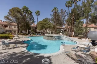 Photo #4: 2410595 Listing