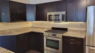 Photo #5: 2410596 Listing 