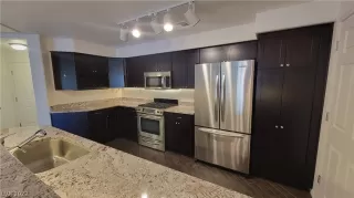 Photo #6: 2410596 Listing 