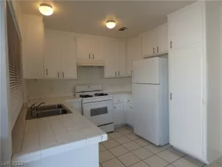 Photo #3: 2410625 Listing 