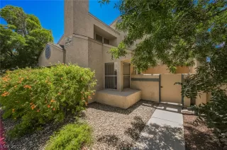 Photo #2: 2410627 Listing