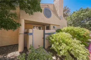 Photo #4: 2410627 Listing