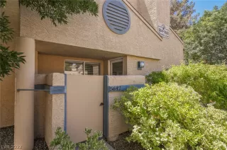 Photo #5: 2410627 Listing