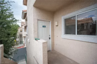 Photo #3: 2410640 Listing