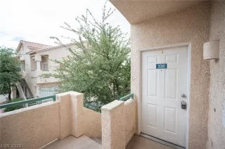 Photo #4: 2410640 Listing