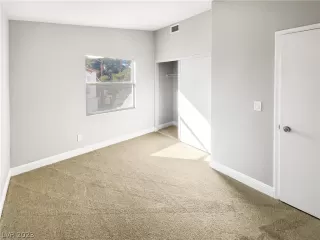 Photo #4: 2410656 Listing 