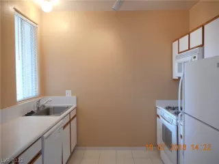 Photo #4: 2410683 Listing 