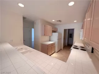 Photo #5: 2410686 Listing 