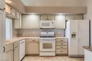 Photo #6: 2410734 Listing 