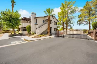 Photo #3: 2410753 Listing