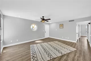 Photo #6: 2410753 Listing