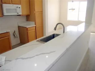 Photo #3: 2410755 Listing 