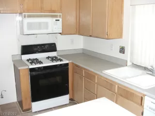 Photo #3: 2410766 Listing 