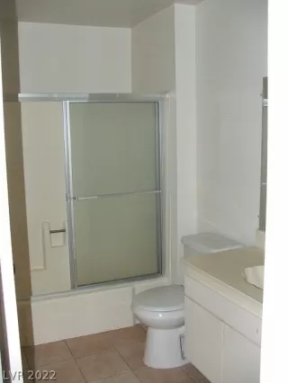 Photo #5: 2410766 Listing 