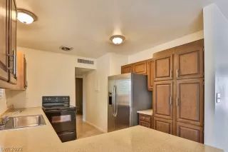 Photo #5: 2410805 Listing 