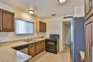 Photo #6: 2410805 Listing 