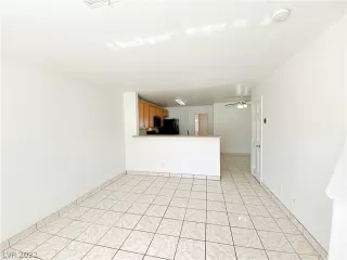 Photo #4: 2410811 Listing