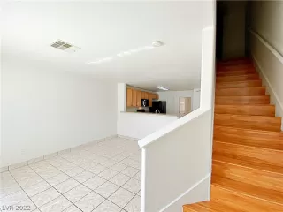 Photo #5: 2410811 Listing