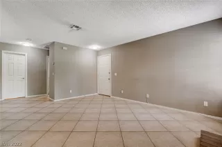 Photo #5: 2410836 Listing 