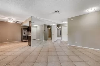 Photo #6: 2410836 Listing 