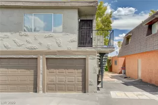 Photo #3: 2410841 Listing 