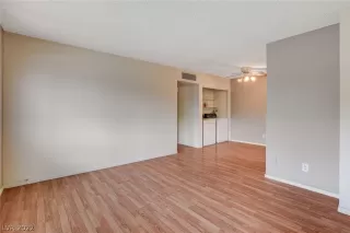 Photo #5: 2410841 Listing 