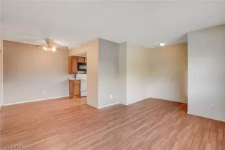 Photo #6: 2410841 Listing 