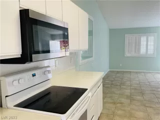 Photo #4: 2410874 Listing