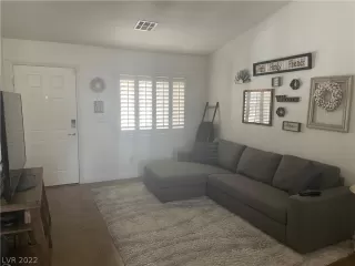 Photo #3: 2410898 Listing