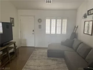 Photo #4: 2410898 Listing