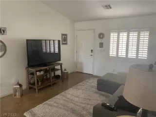 Photo #5: 2410898 Listing