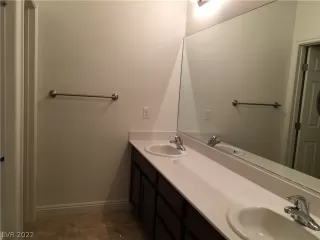 Photo #6: 2410922 Listing 