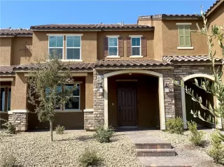 Photo #1: 2410946 Listing