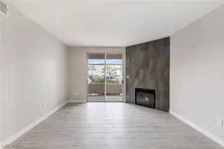 Photo #2: 2410951 Listing