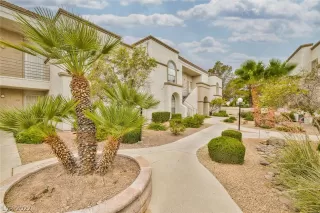 Photo #3: 2410952 Listing