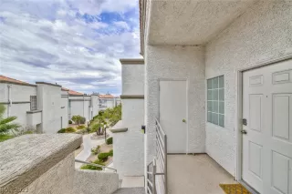 Photo #5: 2410952 Listing