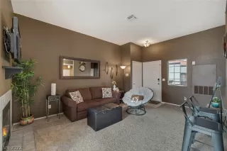 Photo #6: 2410952 Listing