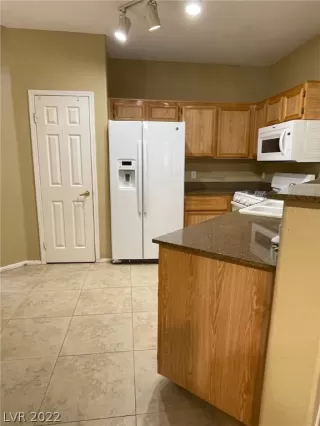 Photo #1: 2410955 Listing