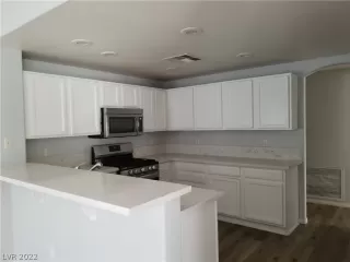 Photo #3: 2410960 Listing 