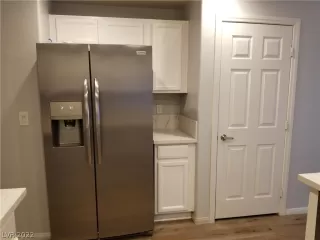 Photo #6: 2410960 Listing 